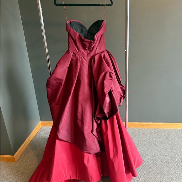 Oscar de la Renta Deep Red Strapless Gown - Picture 2 of 3